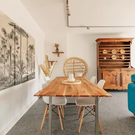 Le Perchoir - High Up In The Heart Of *