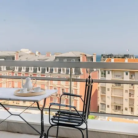 Le Perchoir - High Up In The Heart Of Biarritz