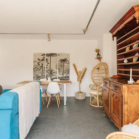 Le Perchoir - High Up In The Heart Of *